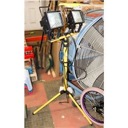 PORTABLE EXTENDABLE PAIR OF WORK LIGHTS WITH STAND
