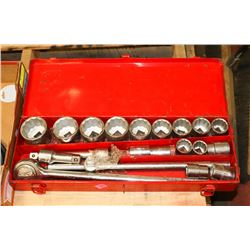 LARGE SOCKET AND DRIVE SET