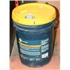 Image 1 : NEW 5 GALLON PAIL OF HYDRAULIC FLUID