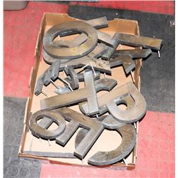 BOX OF ASSORTED BRASS LETTERS