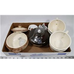 FLAT OF ASSORTED CERAMIC ITEMS.