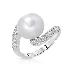 18KT White Gold 9.00ct Pearl and Diamond Ring