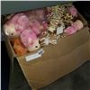 Image 1 : LARGE BOX OF STUFFED ANIMALS