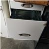 Image 2 : 3 DRAWER LOCKING FILE CABINET W/ KEY
