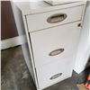Image 1 : 3 DRAWER LOCKING FILE CABINET W/ KEY