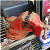 Image 2 : RED BENCH VICE