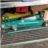 Image 1 : GREEN HYDRAULIC TROLLEY JACK
