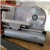 Image 2 : KITCHENER 7-1/2" MEAT SLICER - WORKING