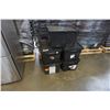 Image 3 : 5 BLACK INTERLOCKING LID STACKING STORAGE TOTES