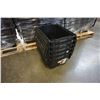 Image 1 : 5 BLACK INTERLOCKING LID STACKING STORAGE TOTES