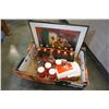 Image 1 : TRAY OF COCA-COLA COLLECTIBLES AND BOTTLES