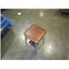 Image 3 : VINTAGE 2 STEP STOOL