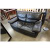Image 1 : BLACK LEATHER LOVESEAT