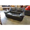 Image 2 : BLACK LEATHER LOVESEAT