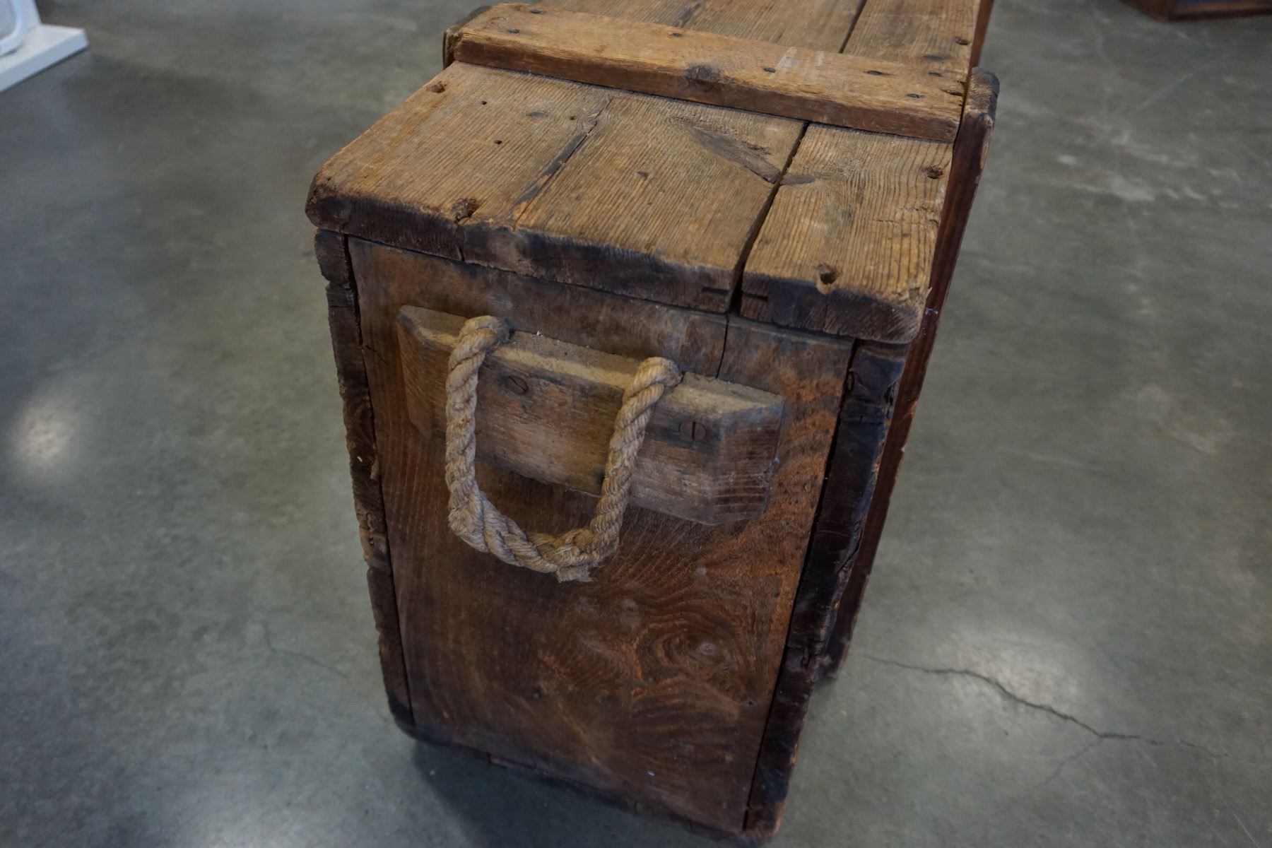 RUSTIC BOX TIN LINED W/ ROPE HANDLES