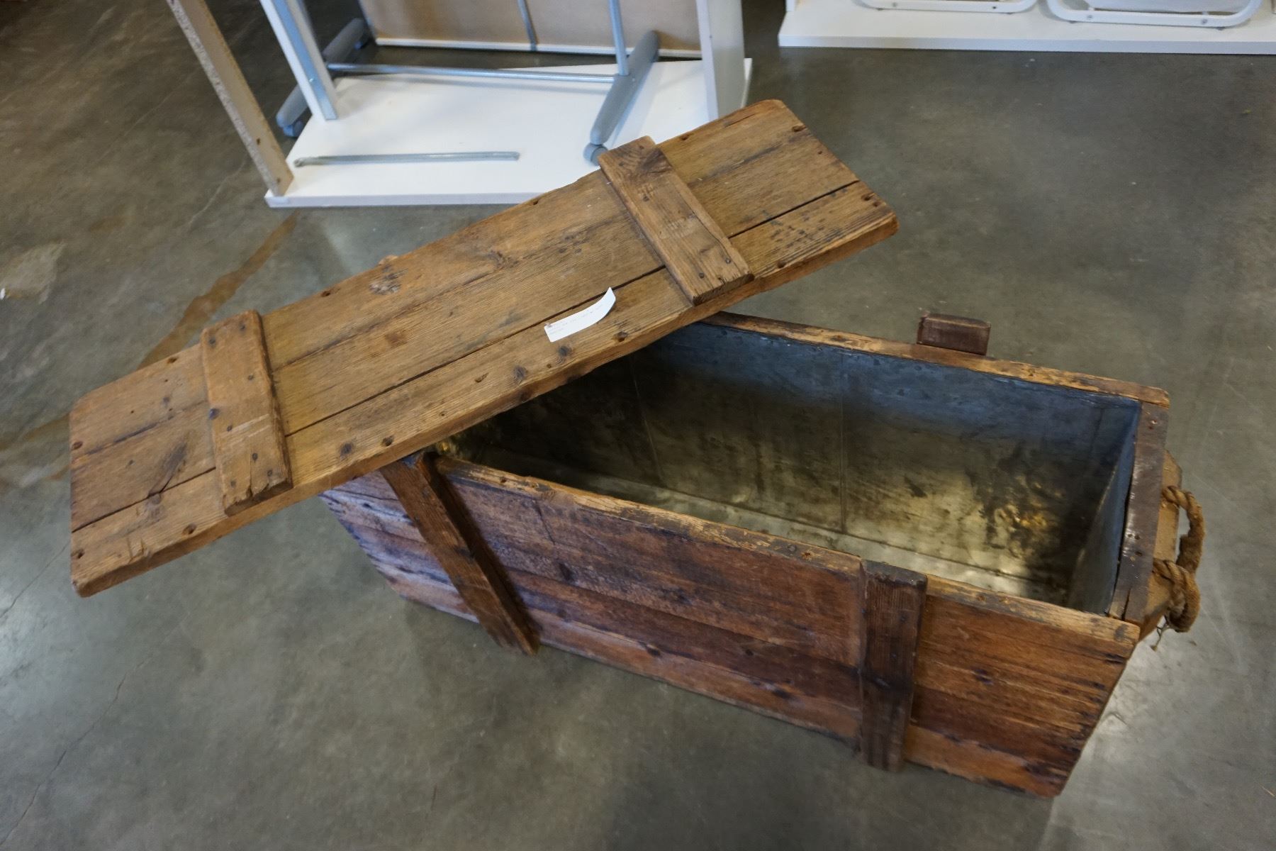 RUSTIC BOX TIN LINED W/ ROPE HANDLES