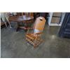 Image 2 : CLEMENT MAPLE FOLDING ROCKER