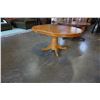 Image 3 : ROUND OAK TABLE W/ 4 CHAIRS AND LEAF