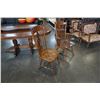 Image 2 : OAK TABLE W/ 3 LEAFS AND 6 CHAIRS