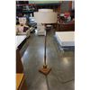 Image 1 : VINTAGE TRI LIGHT FLOOR LAMP