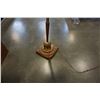 Image 2 : VINTAGE TRI LIGHT FLOOR LAMP