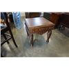 Image 1 : ASHLEY FLOOR MODEL CARVED 1 DRAWER ENDTABLE - RETAIL $499