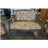 Image 3 : VINTAGE CARVED 4-PIECE PARLOR SET