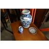 Image 2 : 2 EASTERN PORCELAIN VASES AND TRAY
