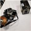 Image 1 : MINOLTA 75 CAMERA W/ 1.8 LENS AND BROWNIE TARGET 620 CAMERA