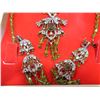 Image 2 : RED JEWELRY BOX WITH NECKLACE AND EARRING SET AND BLACK JEWELRY BOX WITH NECKLACE