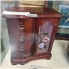 Image 2 : JEWELLERY DISPLAY CASE AND NAPKIN RINGS