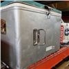 Image 2 : VINTAGE METAL COLEMAN COOLER