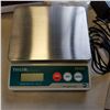 Image 2 : 2 TAYLOR DIGITAL SCALES