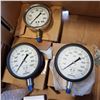 Image 1 : TWO 1000 PSI PRESSURE GAUGES AND 400 PSI GAUGE
