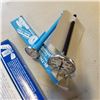 Image 3 : 3 MAGNIFYING GLASSES AND 12 PORTABLE THERMOMETERS