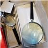 Image 3 : 3 MAGNIFYING GLASSES AND 12 PORTABLE THERMOMETERS