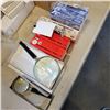Image 1 : 3 MAGNIFYING GLASSES AND 12 PORTABLE THERMOMETERS