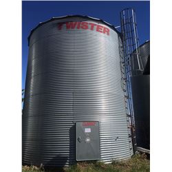 Twister Grain Bin 5900 bushel with flat bottom reinforced steel floors