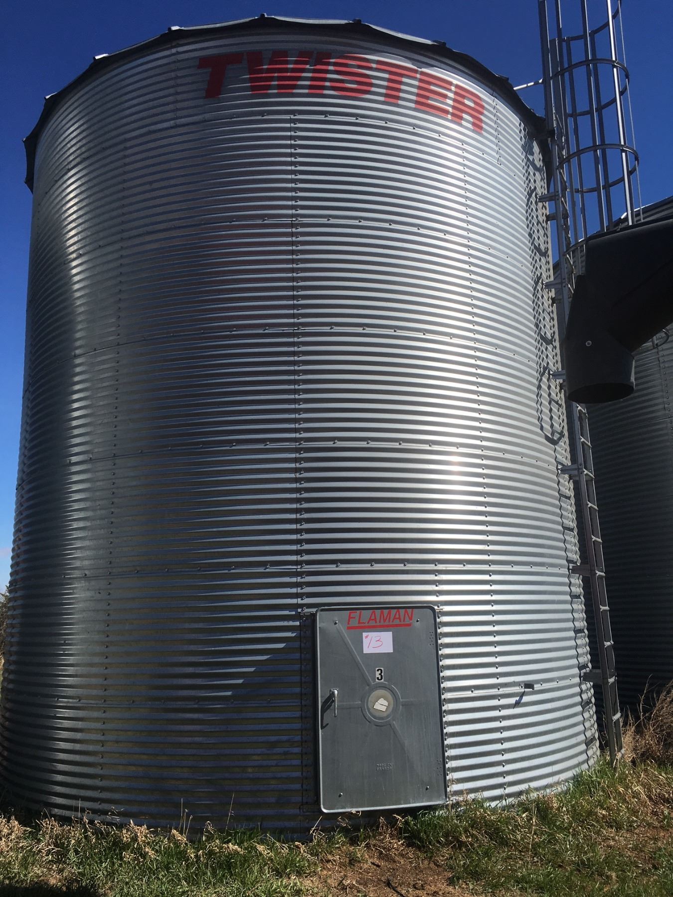Twister Grain Bin 5900 bushel with flat bottom reinforced steel floors