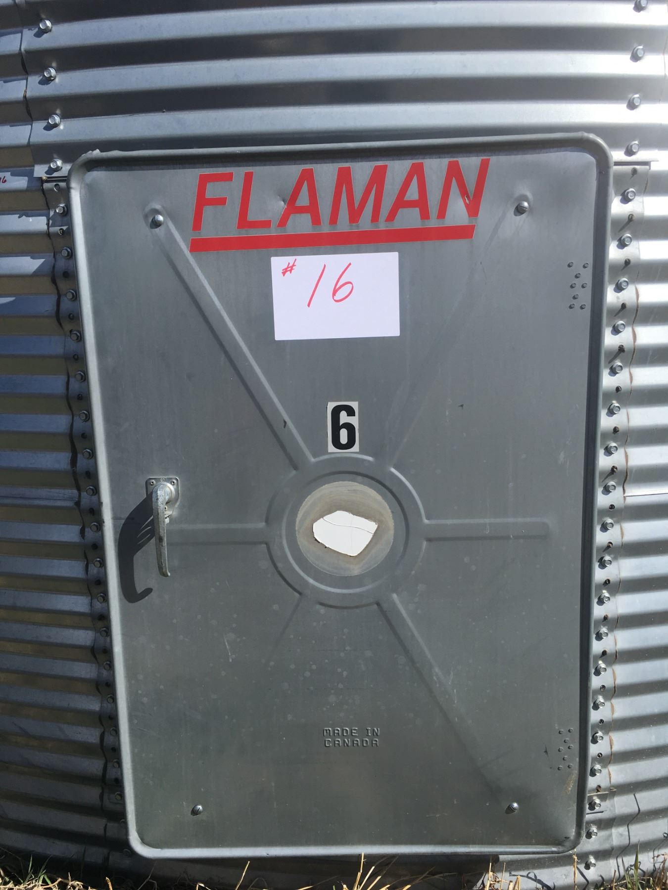 Twister Grain Bin 5900 bushel with flat bottom reinforced steel floors