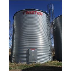 Twister Grain Bin 5900 bushel with flat bottom reinforced steel floors