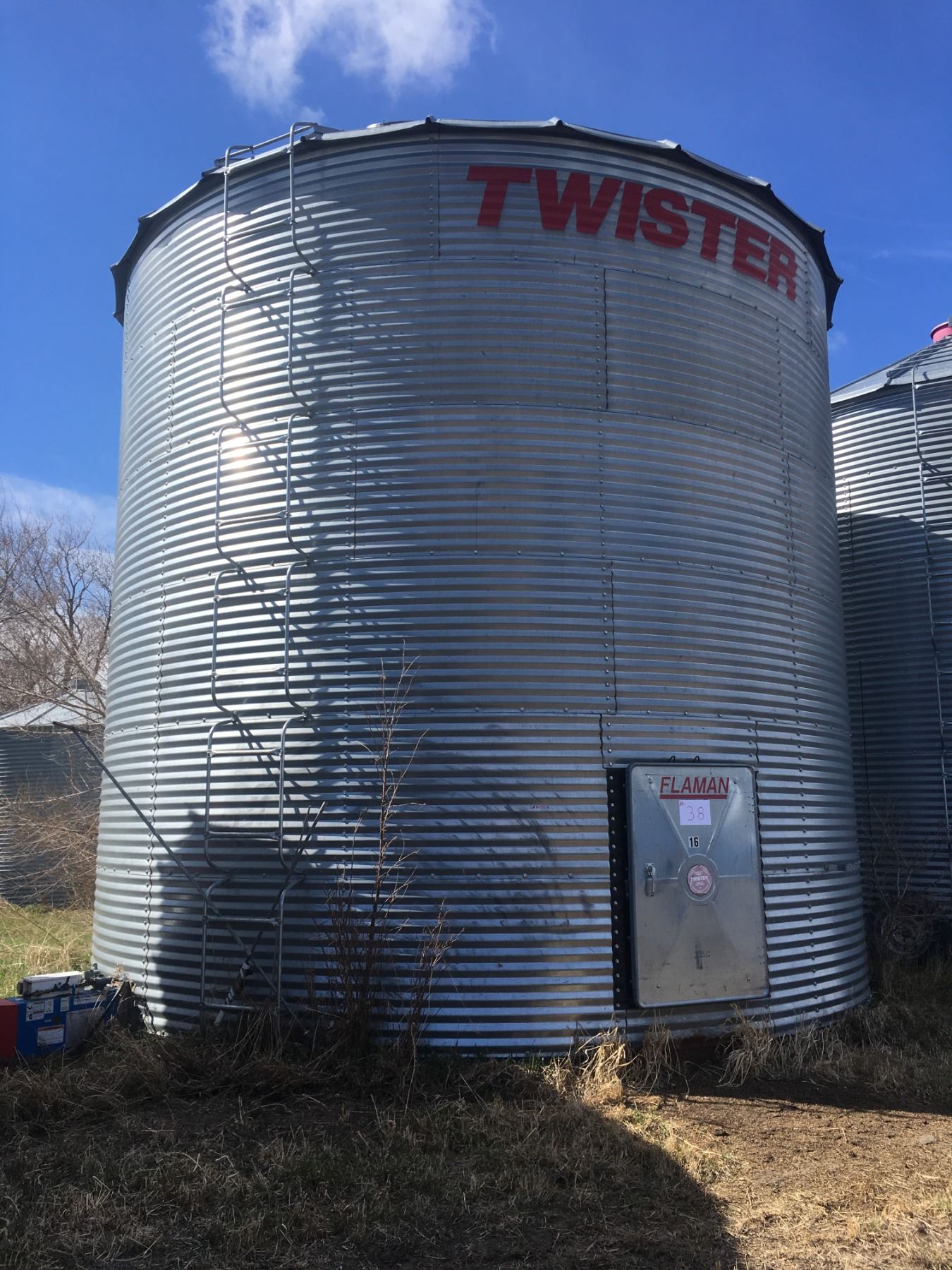 Twister Grain Bin 4500 bushel, with reinforced steel flat bottom