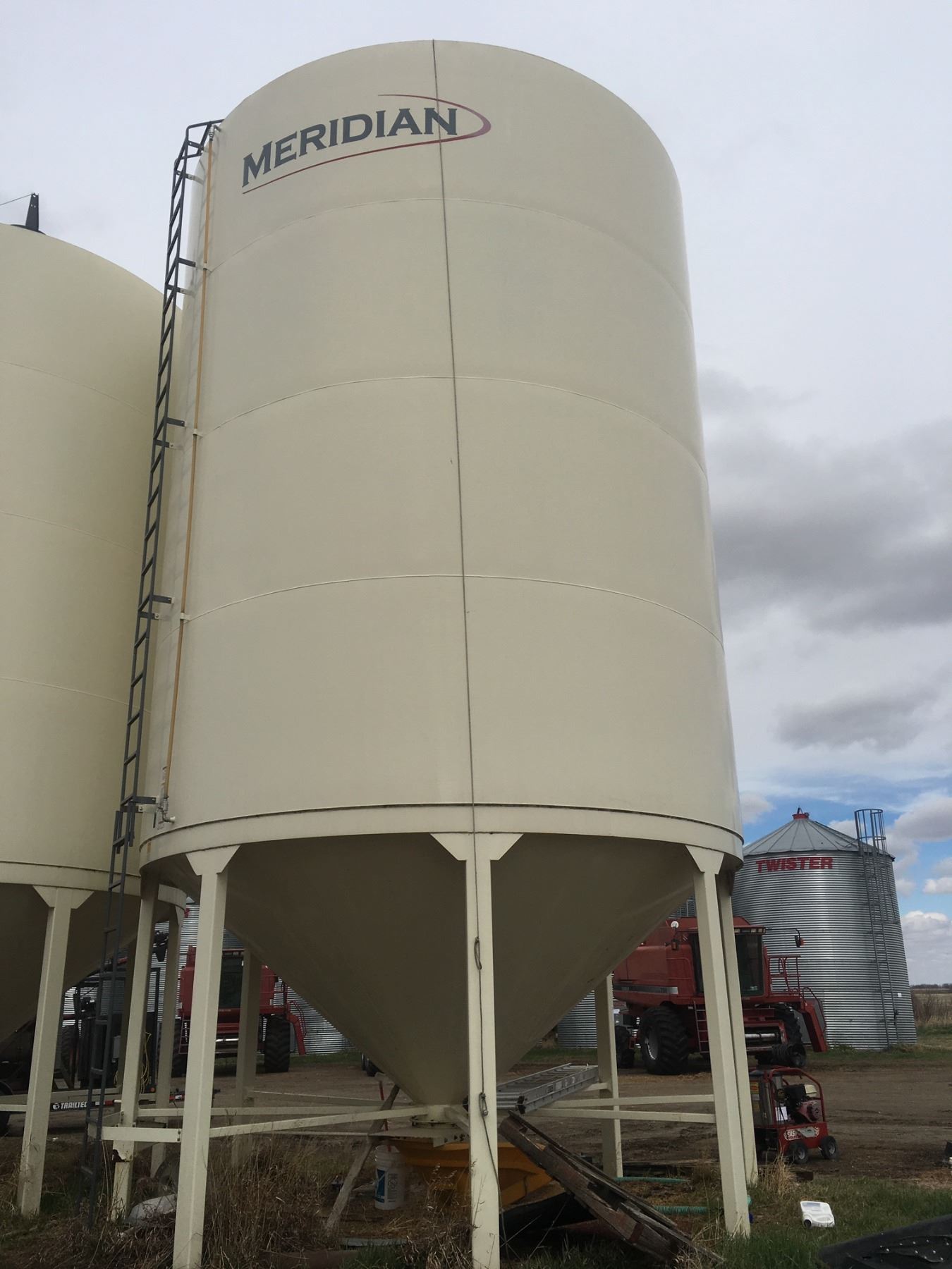 Meridian Epoxy Lined Fertilizer Hopper Bin, Model 1620EL