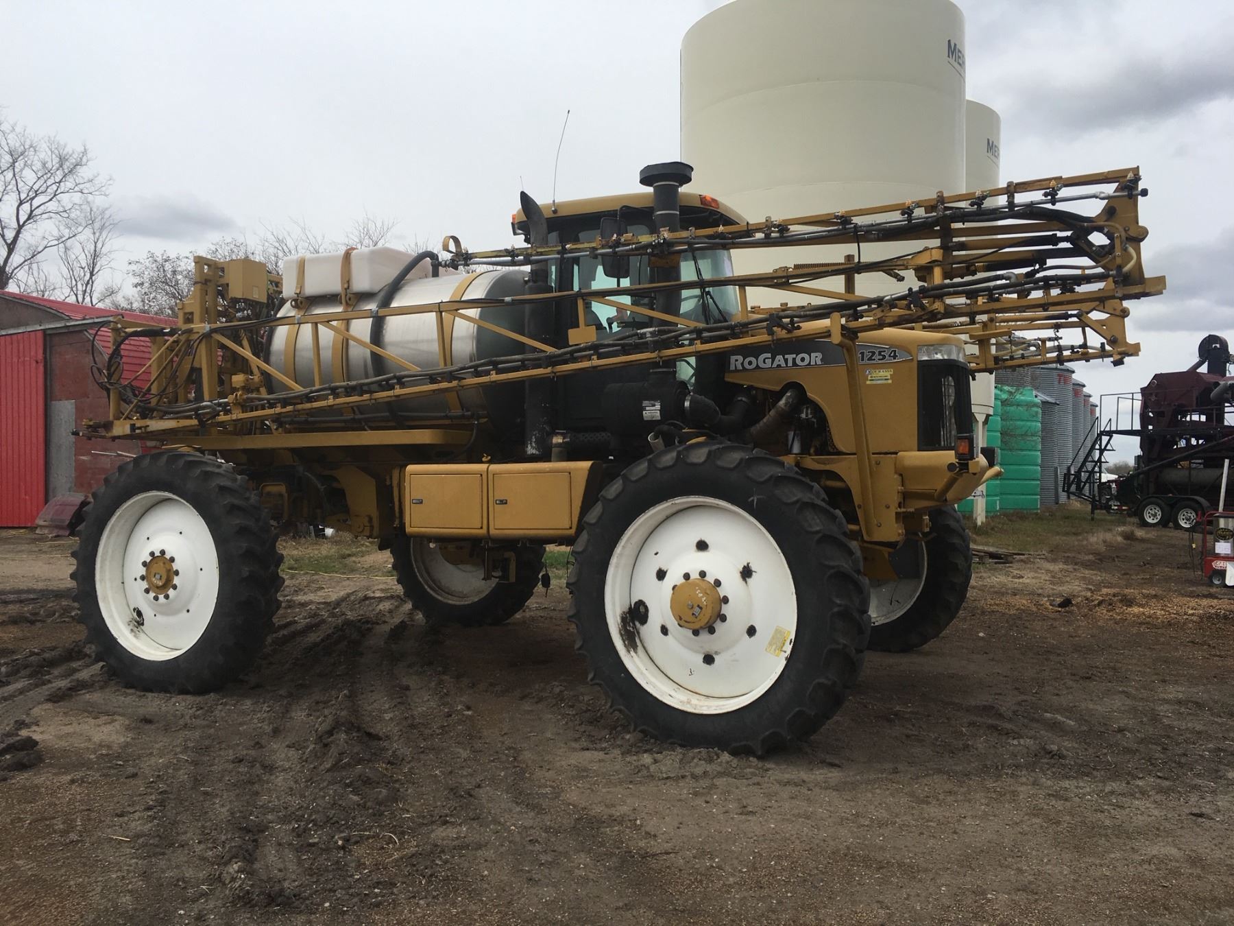 2000 Rogator 1254 High Clearance Sprayer, 1000 Gal Stainless Steel Tank