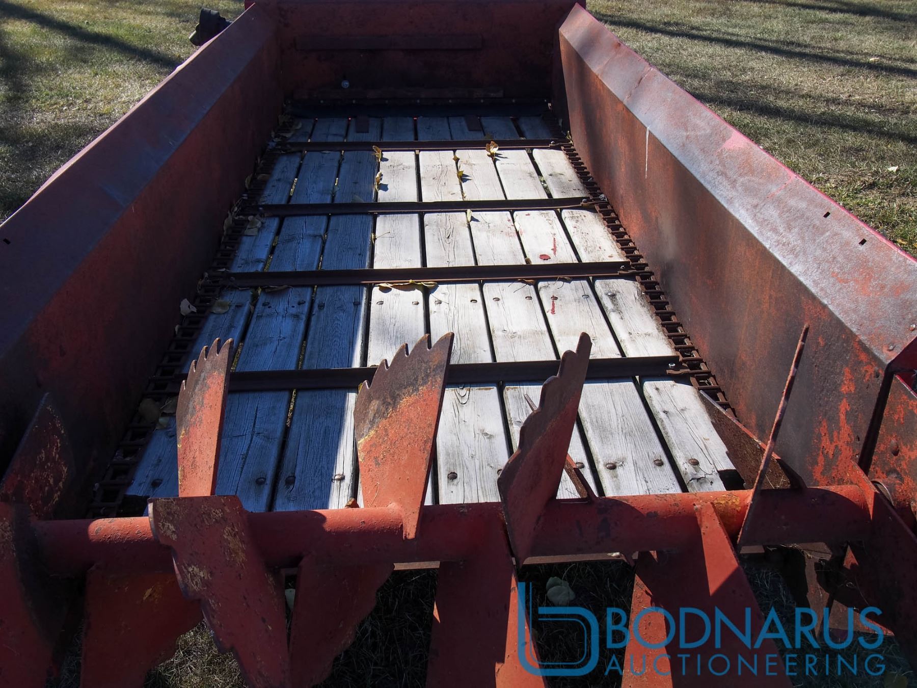 New Holland Manure Spreader, 10 FT Box, Single Beater