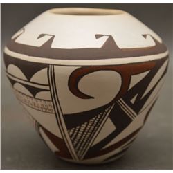 HOPI INDIAN POTTERY JAR (NAVASIE)