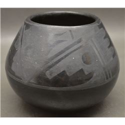 SANTA CLARA INDIAN POTTERY JAR