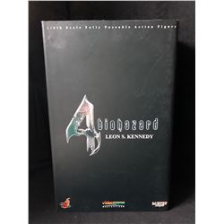 Hot Toys Resident Evil 4 Biohazard - Leon S. Kennedy 1/6 Scale