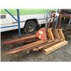 Image 1 : GROUP OF 4 PALLET JACKS