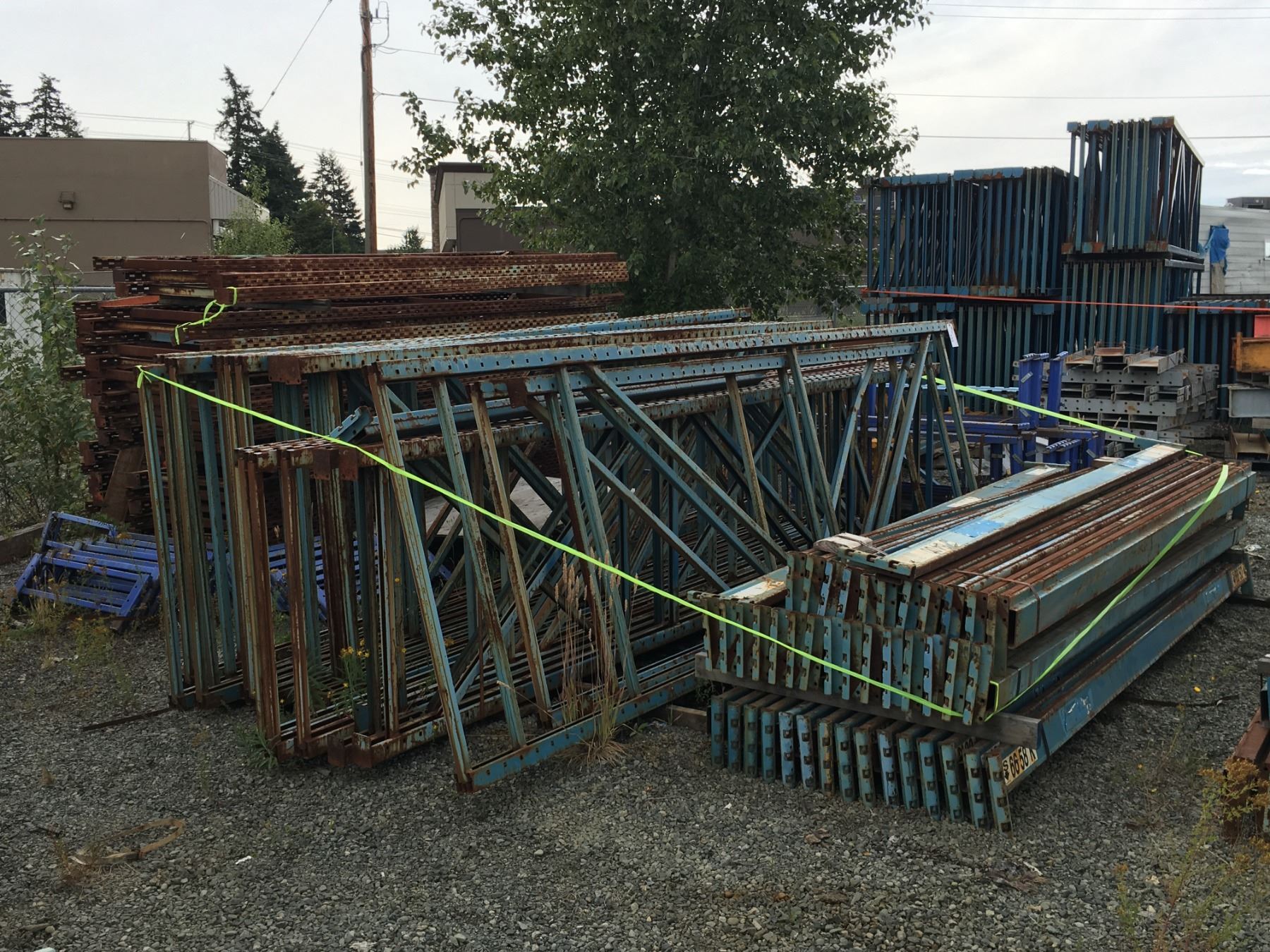 LARGE GROUP OF MASTO PALLET RACKING, UPRIGHTS AND BEAMS, AND UNI-RACK ...